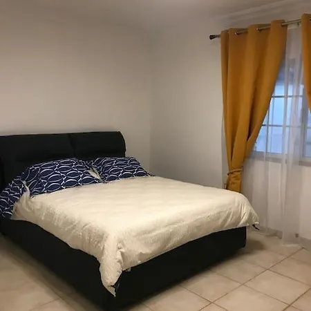 Magnifique Piscine Proche De La Villa Quelfes