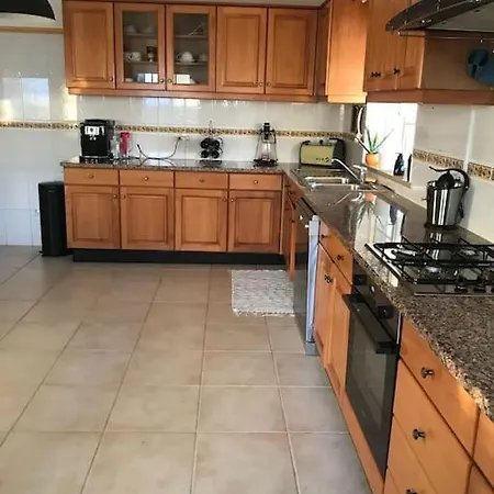 Magnifique Piscine Proche De La *