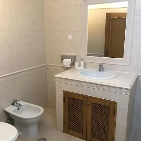 Magnifique Piscine Proche De La Quelfes