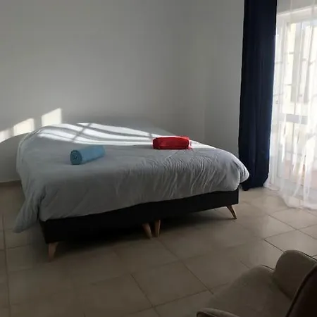 Magnifique Piscine Proche De La *