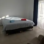 Magnifique Piscine Proche De La *