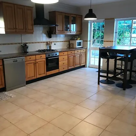 Magnifique Piscine Proche De La