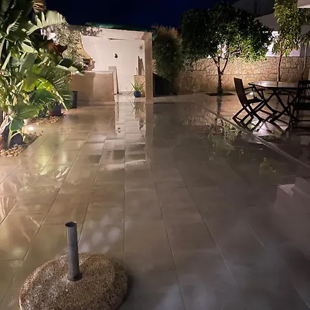 Magnifique Piscine Proche De La Quelfes