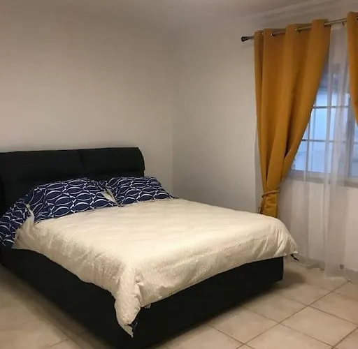 Magnifique Piscine Proche De La Willa Quelfes