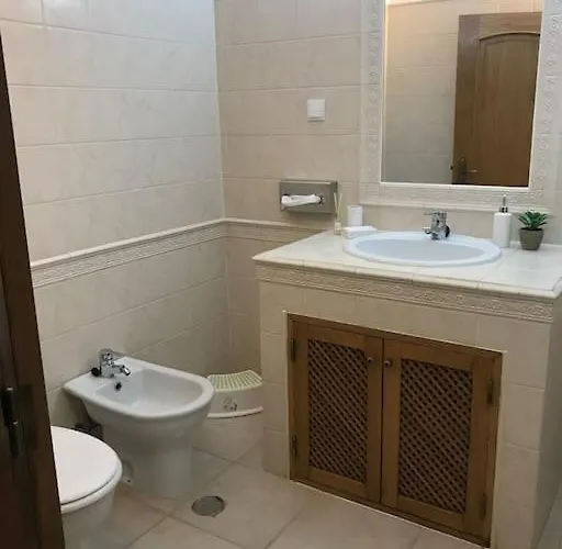 Magnifique Piscine Proche De La * Quelfes