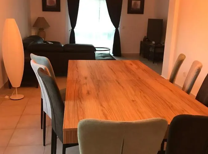 Magnifique Piscine Proche De La Willa