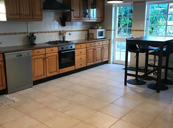 Magnifique Piscine Proche De La