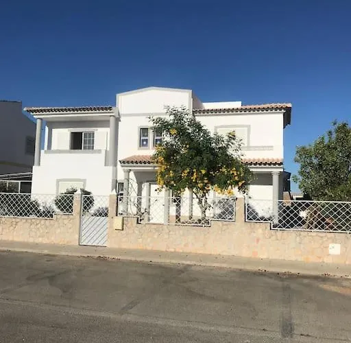 Magnifique Piscine Proche De La