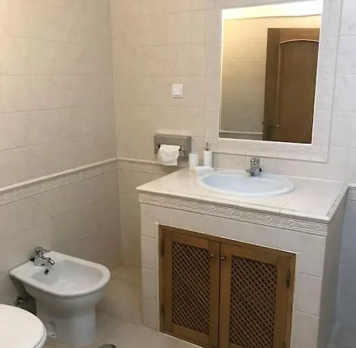 Magnifique Piscine Proche De La Quelfes